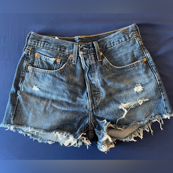 Levi’s woman’s jean shorts - Picture 1 of 3